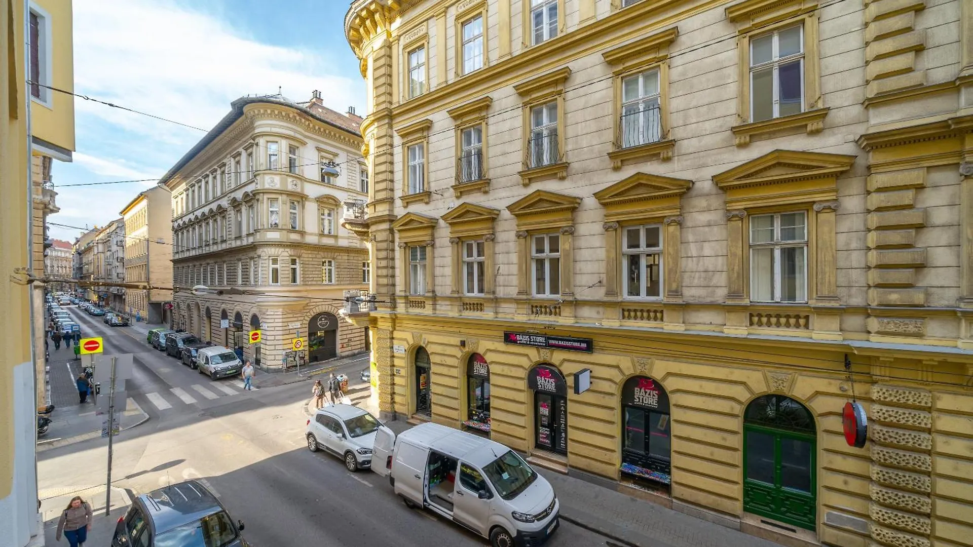Rakoczi 2 Bedroom Stylish Apartment Budapest Hungary